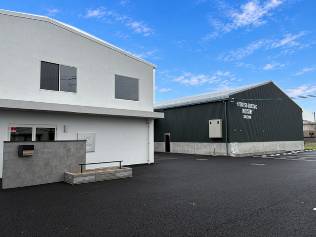 共立電機工業の社屋と工場の外観
